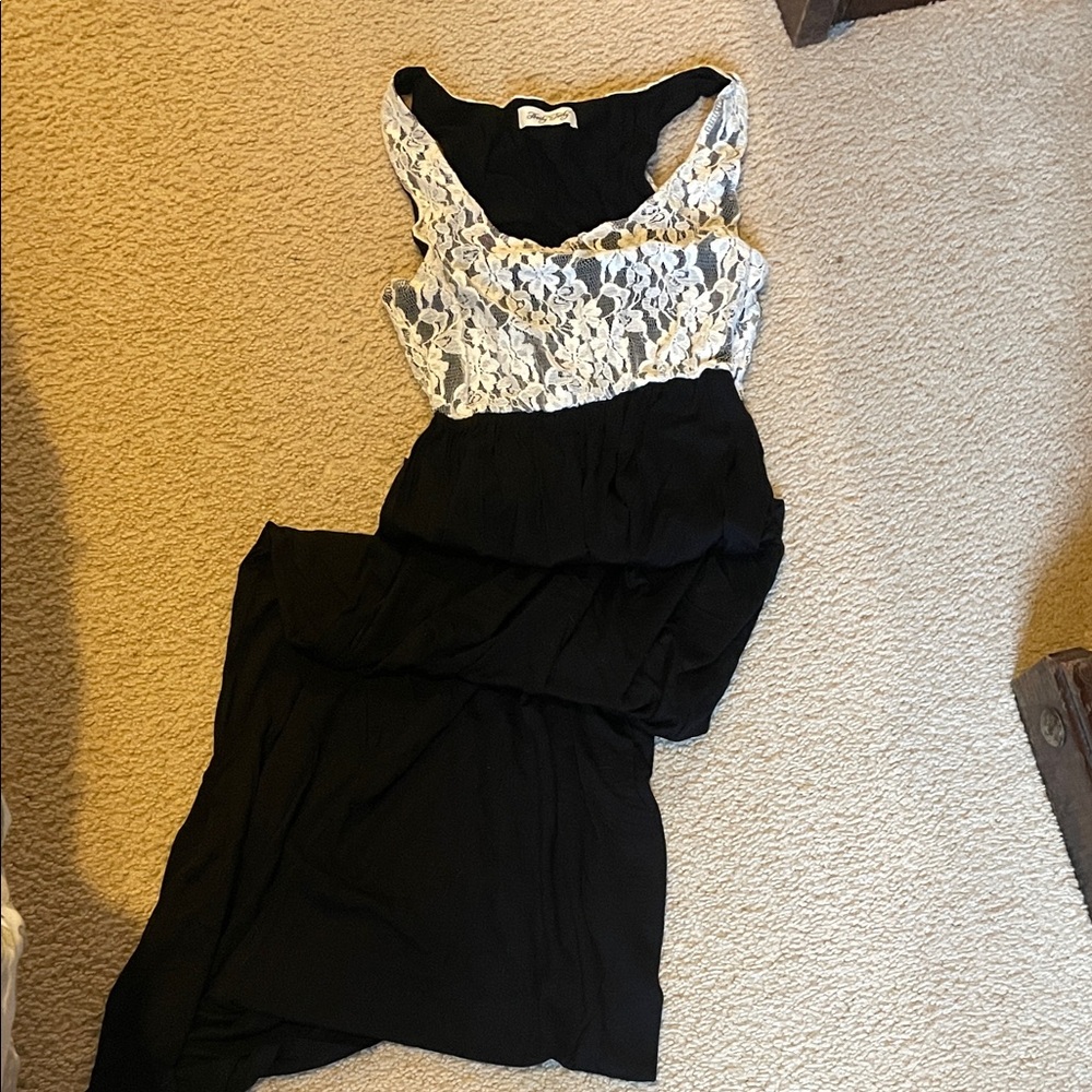 Elegant Black and White Maxi Dress